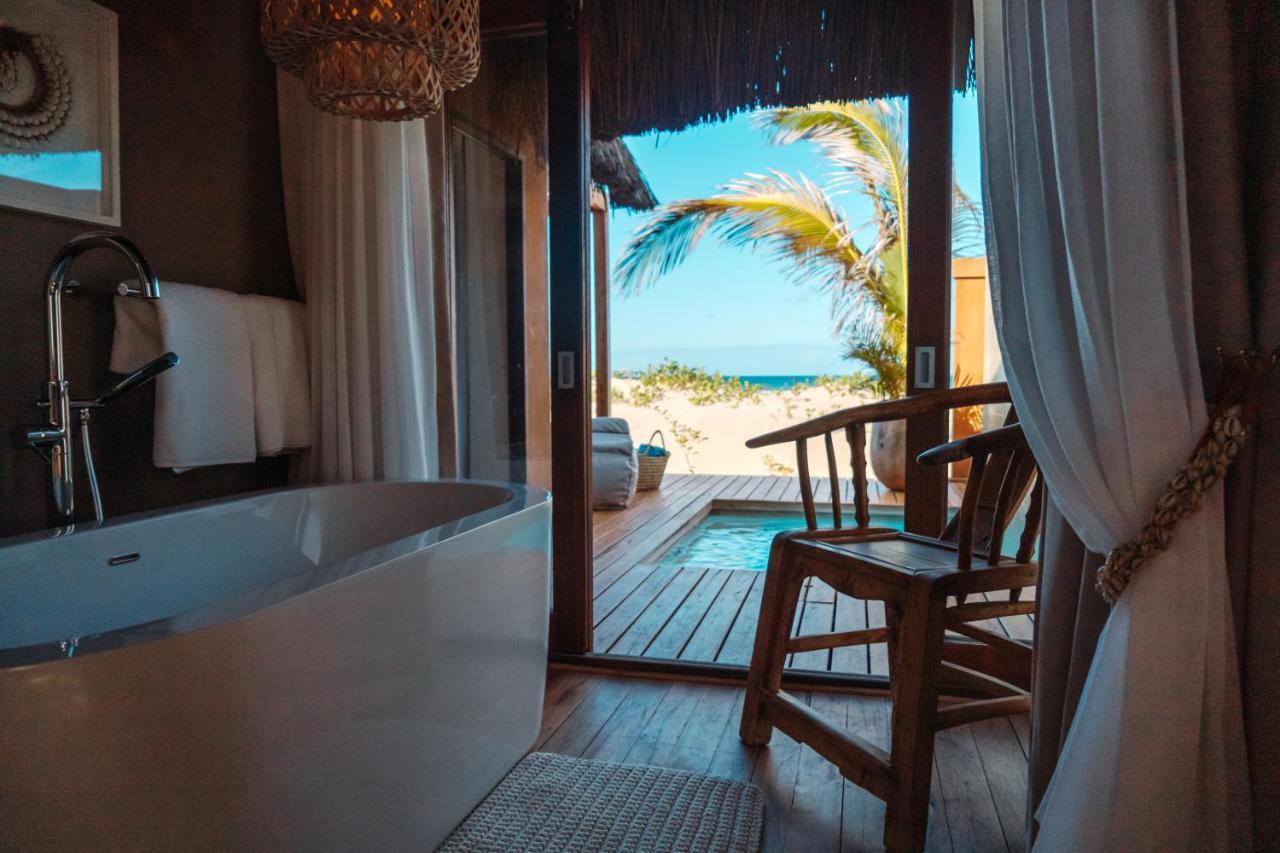 Eclectic Beach Retreat Cabo Nhamua Exterior photo