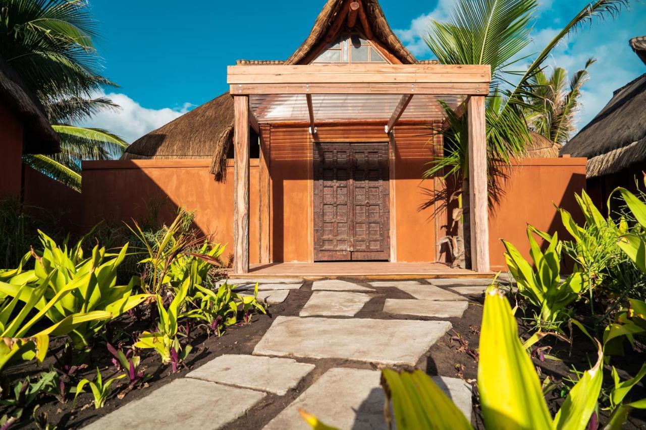 Eclectic Beach Retreat Cabo Nhamua Exterior photo